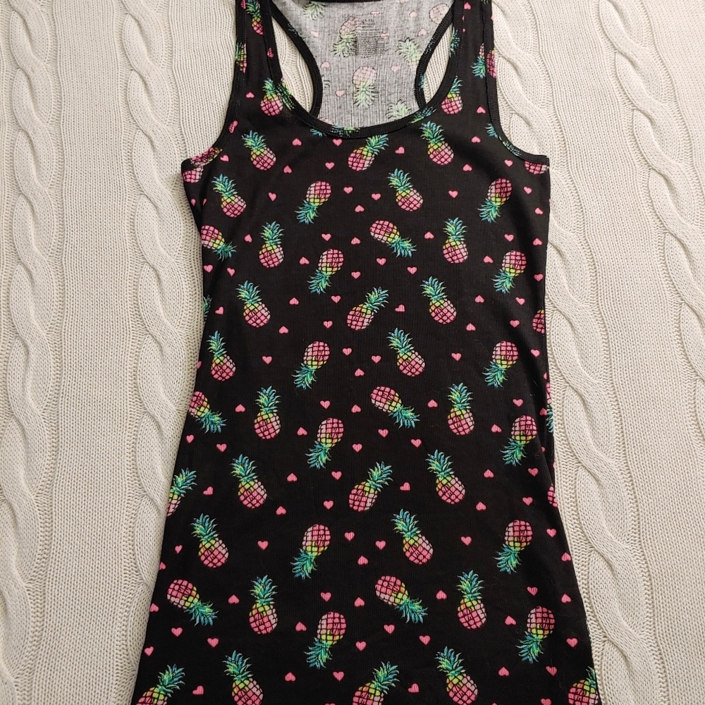 NWOT Cute pineapples and hearts tank